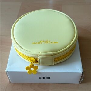 NEW Marc Jacobs Daisy Lemon Round Pouch